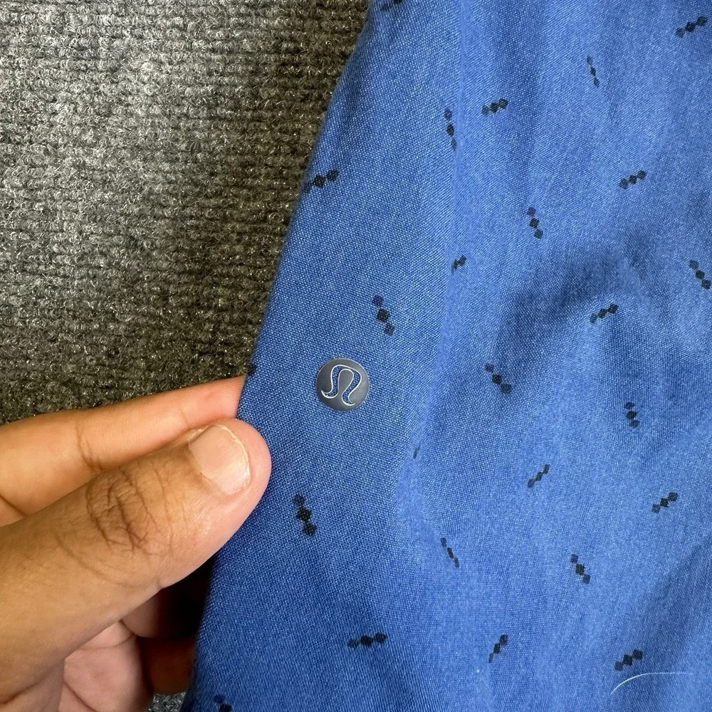 Lululeon Shorts Mens 30 Blue Geometric 11